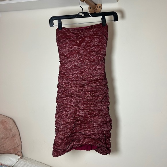 Nicole Miller Dresses & Skirts - Nicole Miller Burgundy Ruched Strapless Mini Dress Wine Crinkle Bodycon Size 10